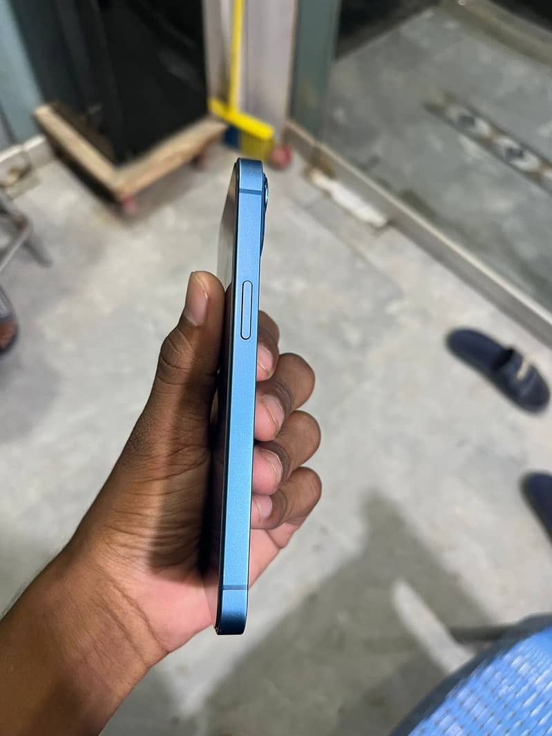 Apple iPhone 13 5