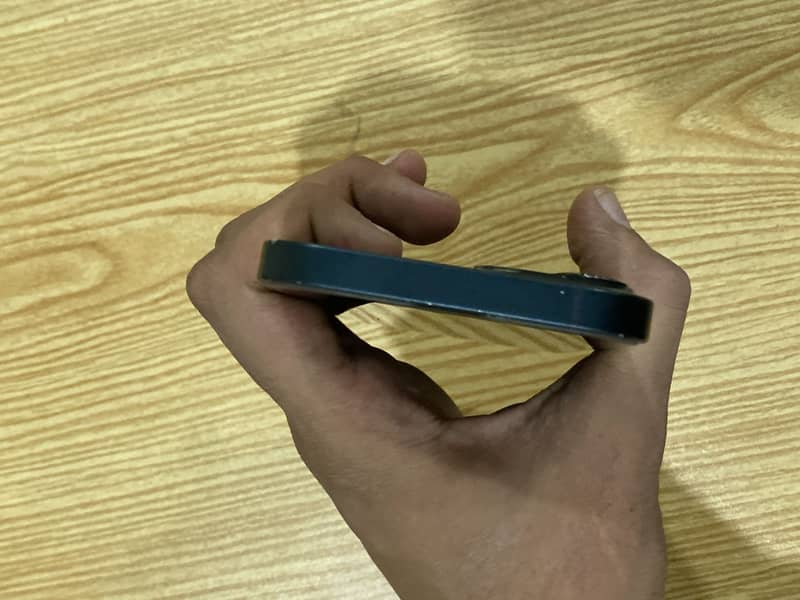 Apple iPhone 13 2