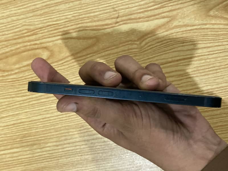 Apple iPhone 13 5