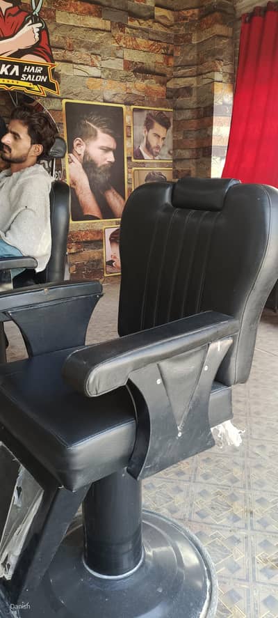 Barber / Salon Chair for Sale  Heavy Duty & Comfortable