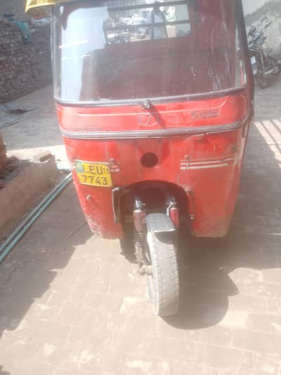 Sazgaar rickshaw he 200 cc injein wise 10/10 he
