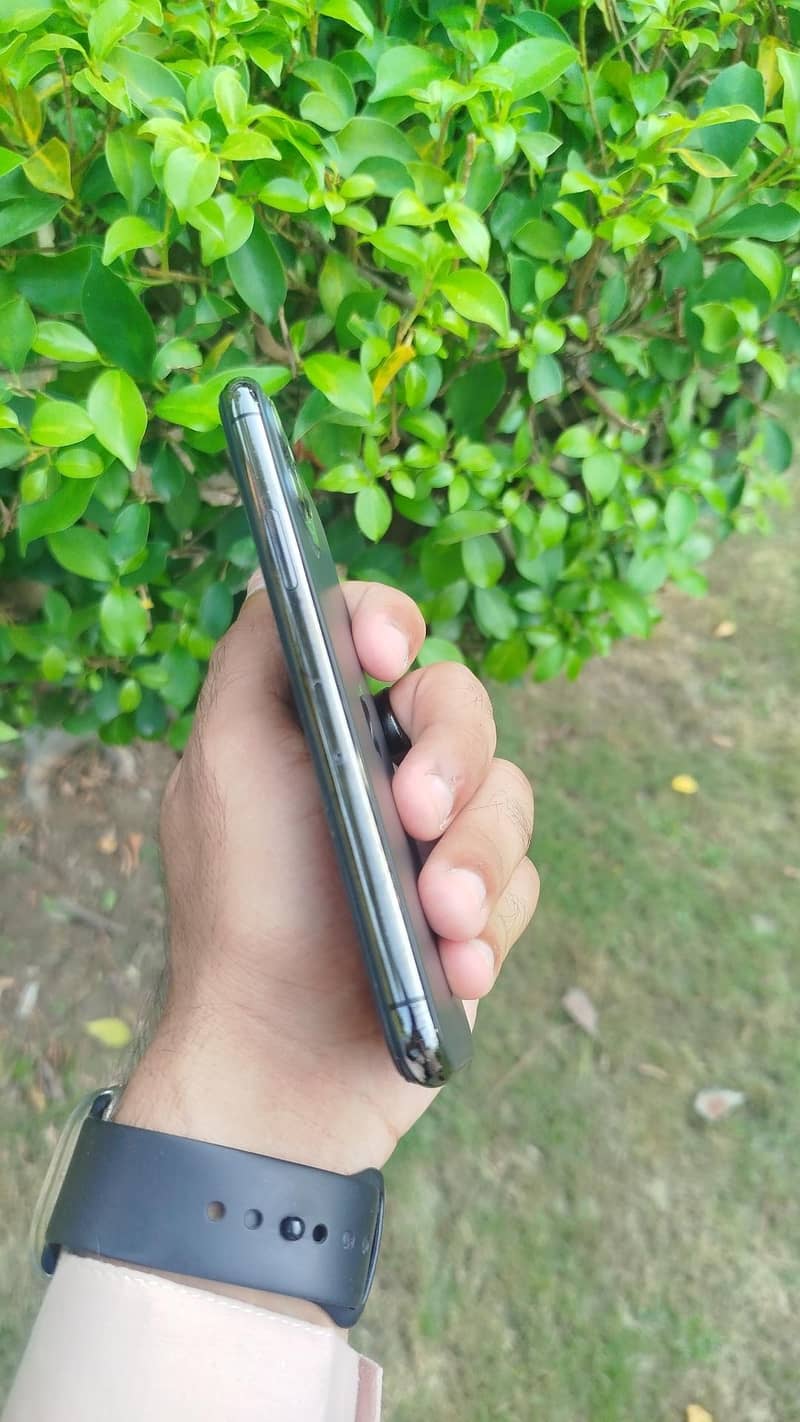 Apple iPhone 11 Pro 2