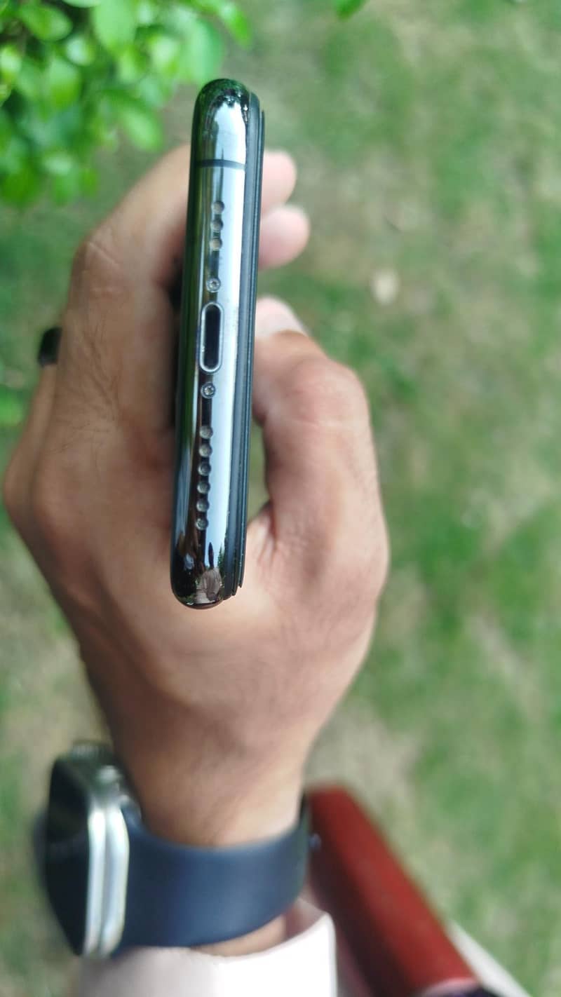 Apple iPhone 11 Pro 6