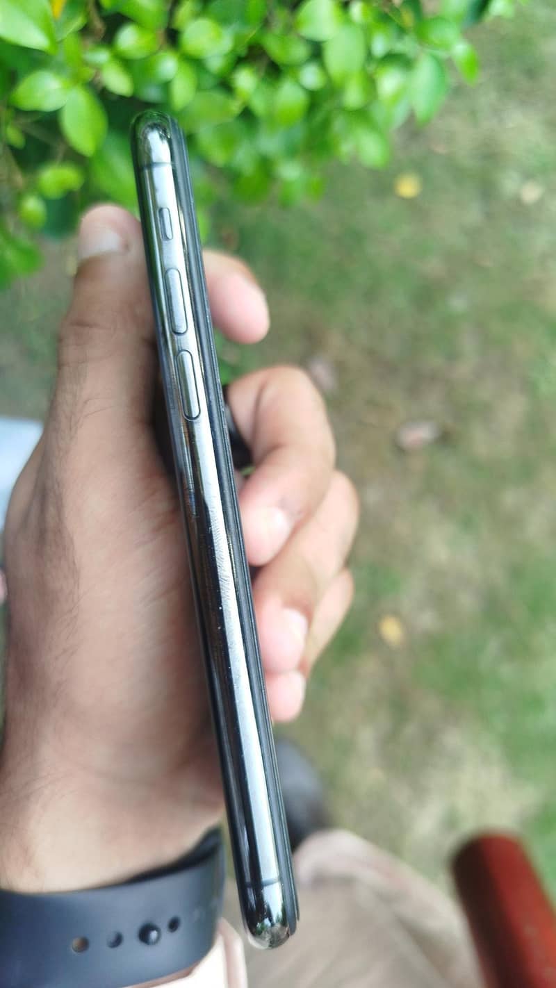 Apple iPhone 11 Pro 7