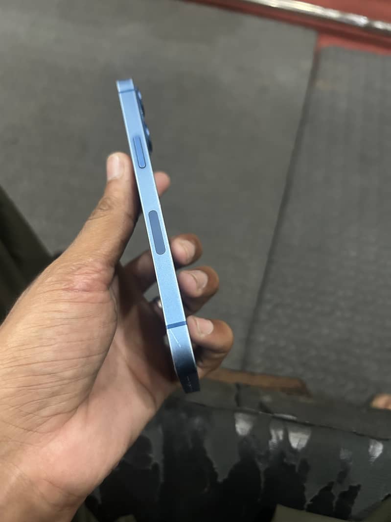 Apple iPhone 13 2