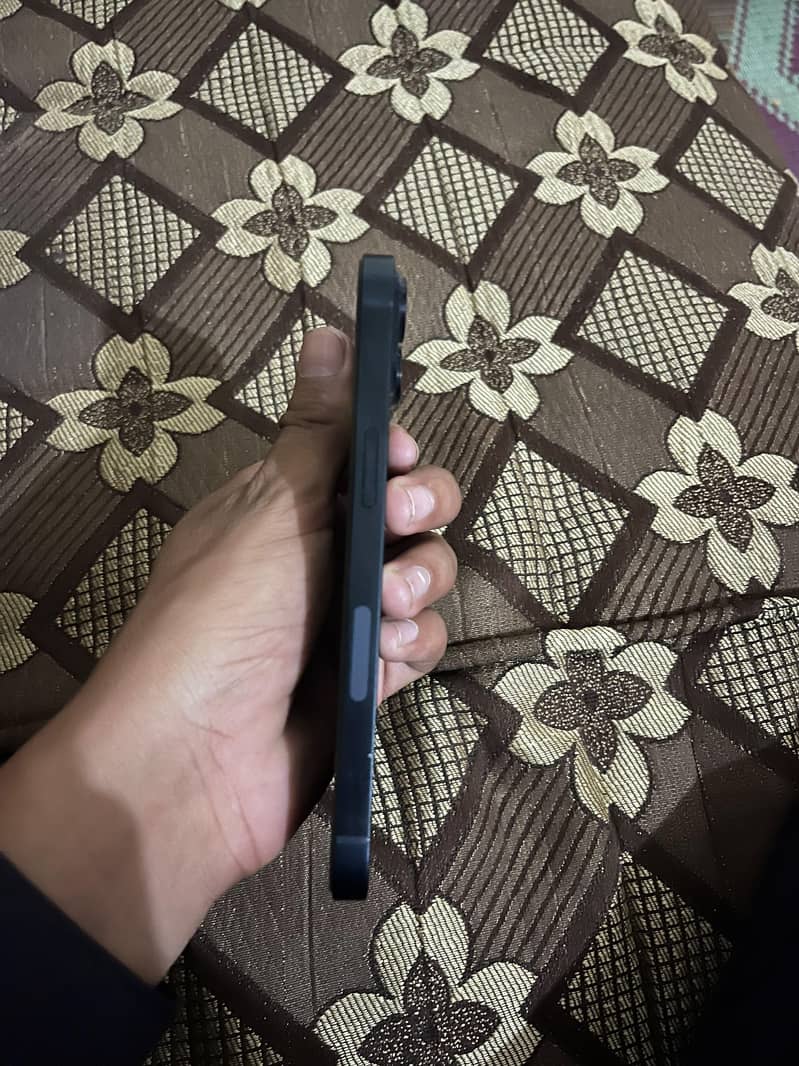 Apple iPhone 13 2