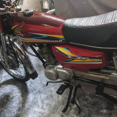 Honda 125 Red