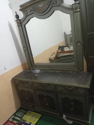 dressing table mirror used