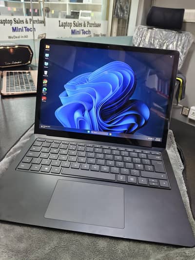 Microsoft Surface Laptop 3, i7 10th, Ram 16, Condition 10/10