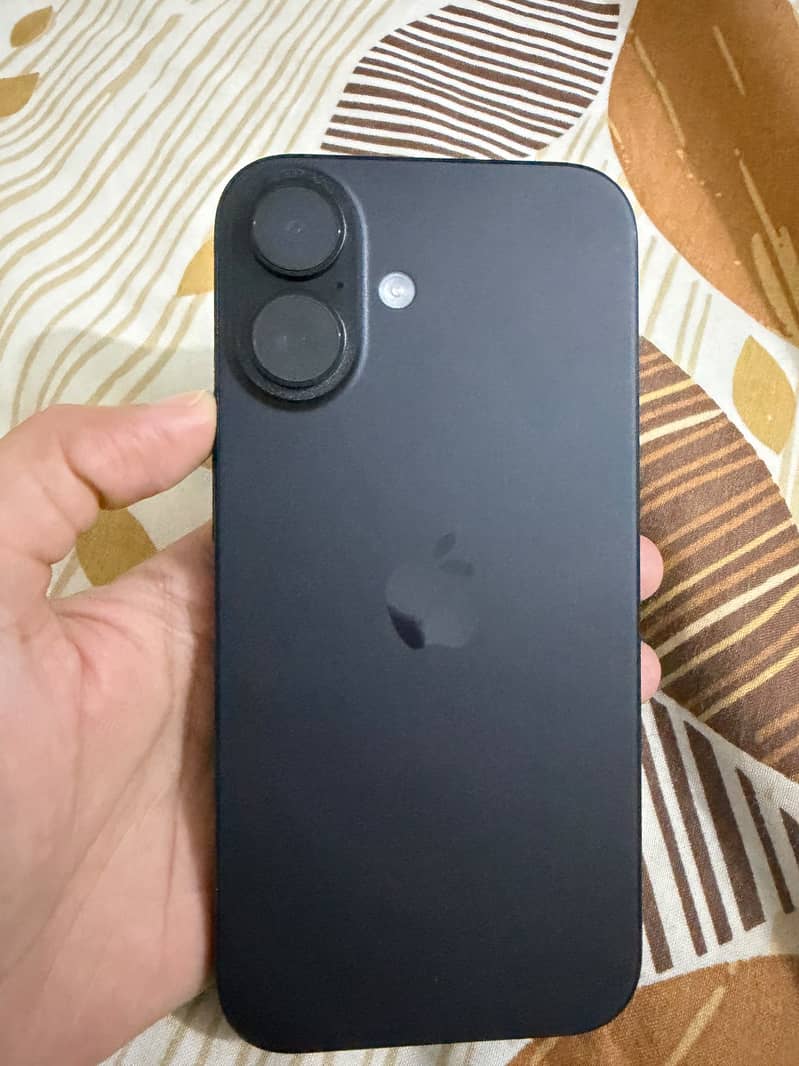 Apple iPhone 16 1