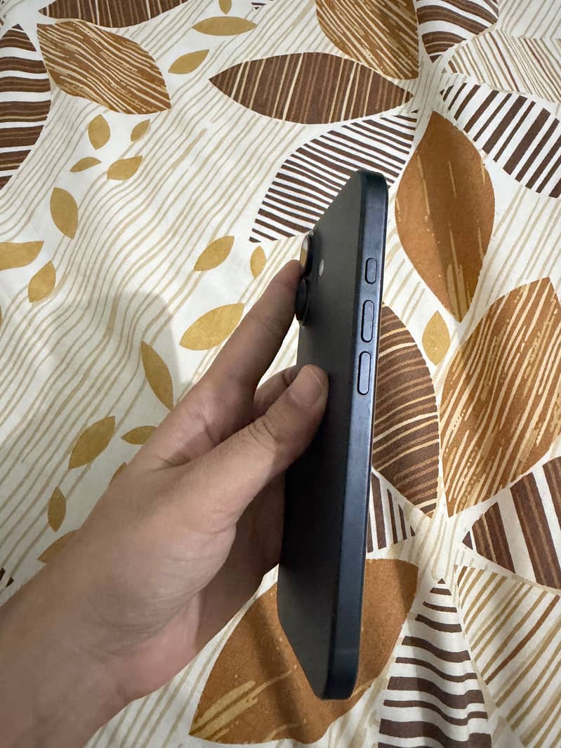 Apple iPhone 16 2