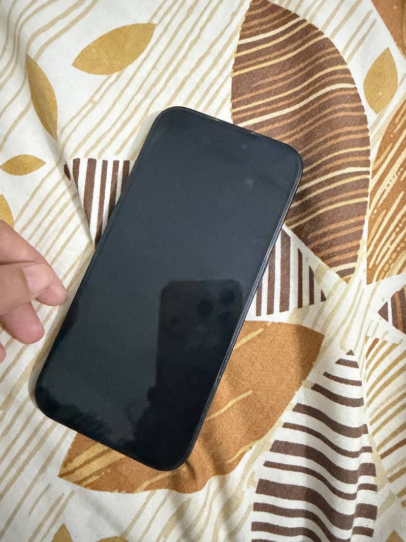 Apple iPhone 16 3