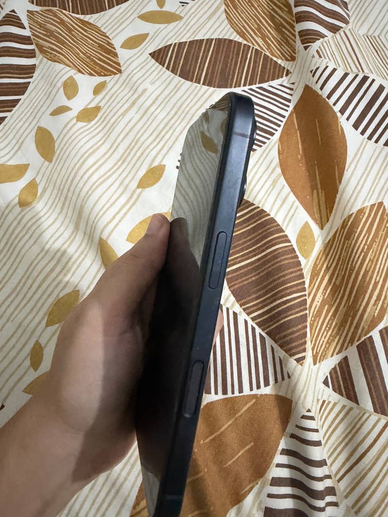 Apple iPhone 16 4