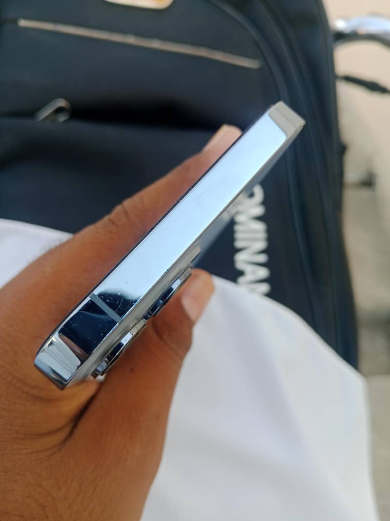 Apple iPhone 13 Pro Max 3