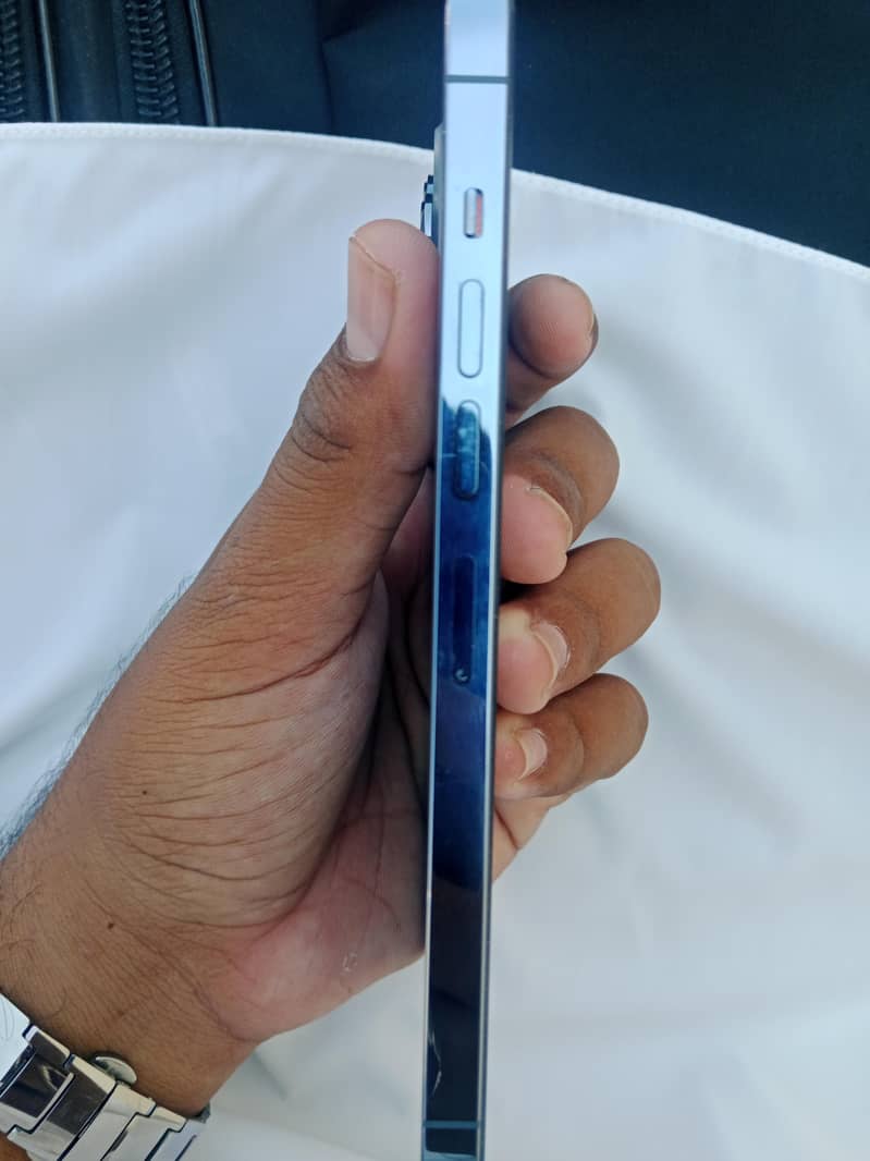 Apple iPhone 13 Pro Max 4