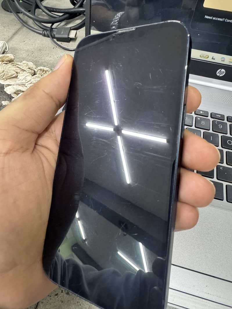 Apple iPhone 13 0