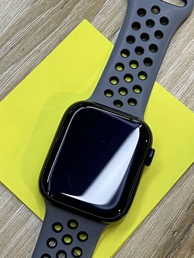 Apple Watch Series 8 – 45mm | 92% Battery Health