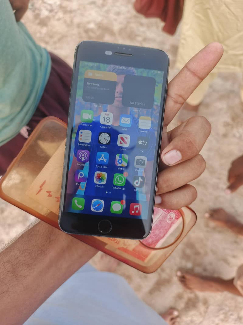 Apple iPhone 7 Plus 2