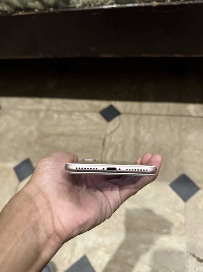 Apple iPhone 7 Plus 2