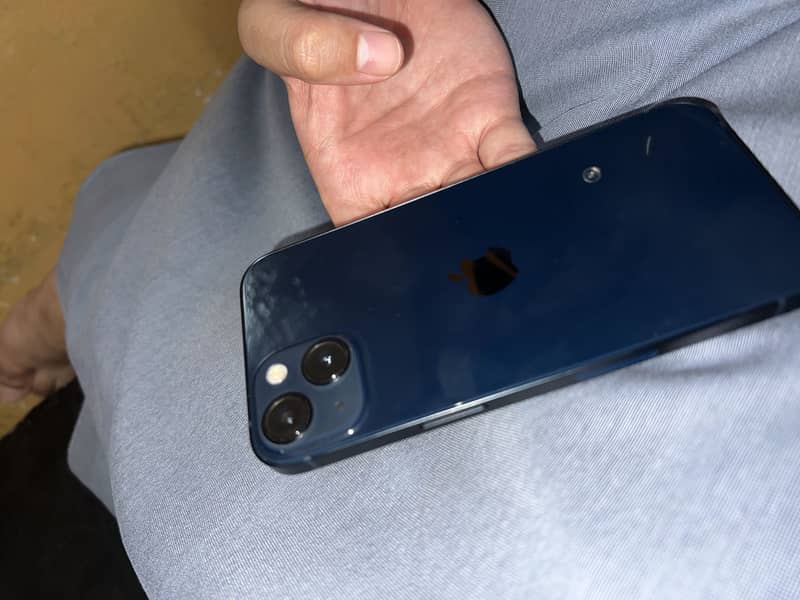 Apple iPhone 13 0