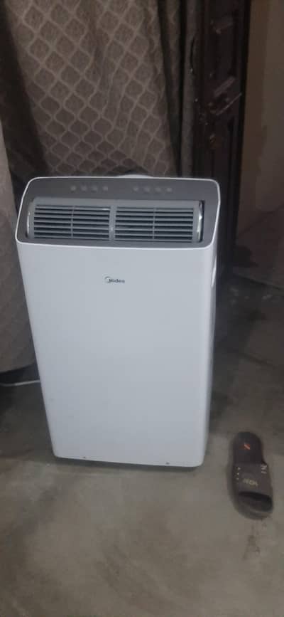 midea 1.2 ton smart ac with WiFi and Bluetooth Excellent condition