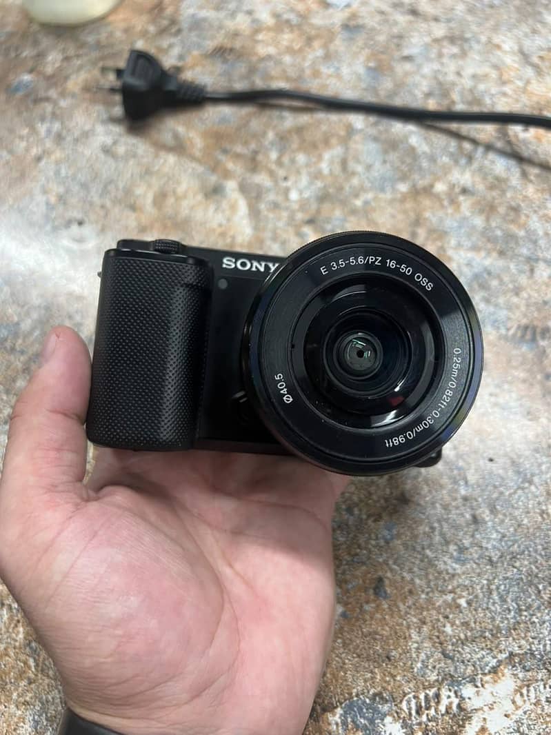 SONY ZV-E10 4