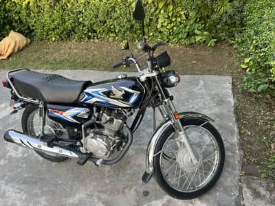Honda CG 125 2025 Model for sale.