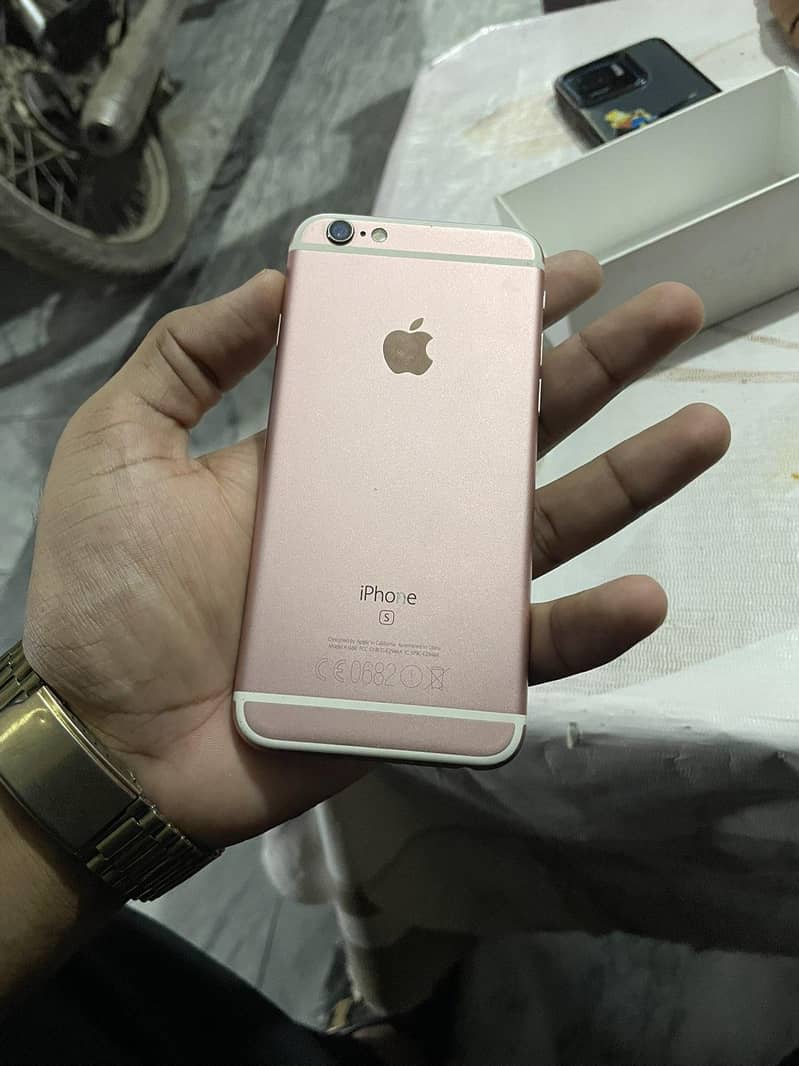 Apple iPhone 6S 4