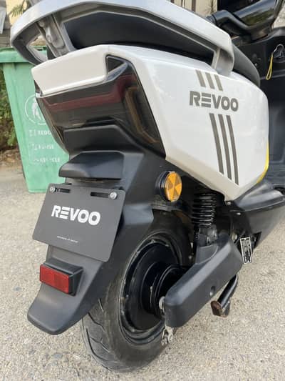 Revoo A12 graphine 2025 model 1800 km driven