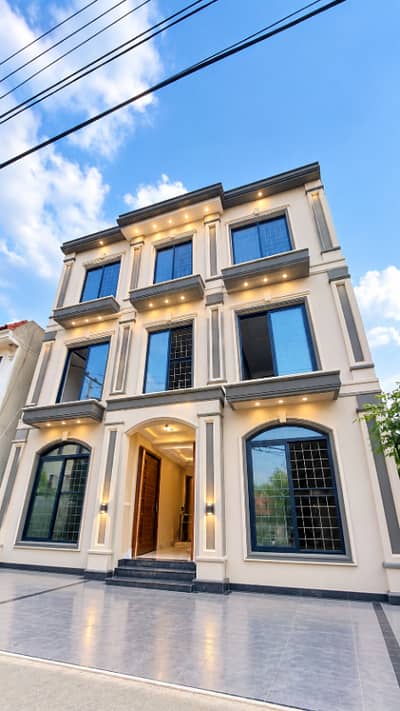 15 Marla Brand New Triple Story Building For Rent
