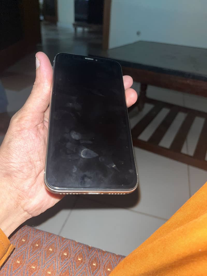 Apple iPhone X 4