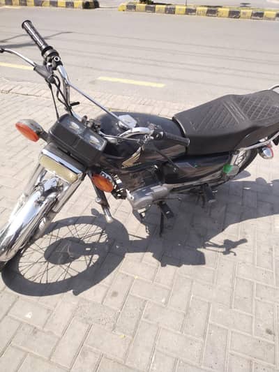 Honda 125 bike available for sale in Askari-X Lahore