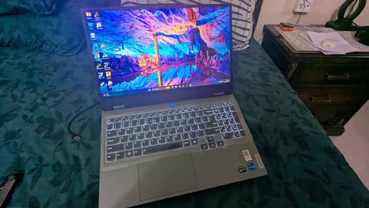 Lenovo LOQ15IRX9 C17 13th 16gb ram 1tb SSD rtx 4050 8gb MP2HHZX8