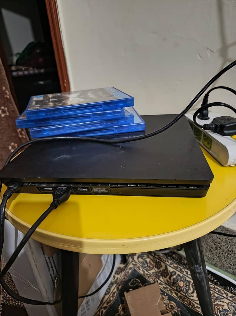 PS4 slim 0