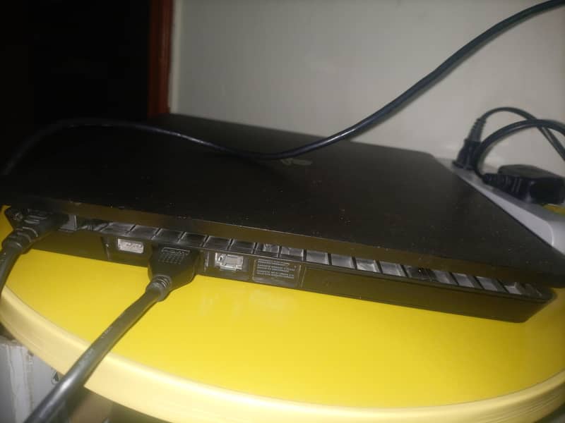 PS4 slim 1