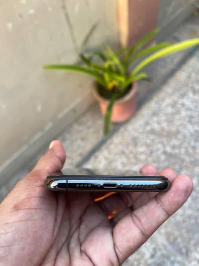Apple iPhone 11 Pro Max bypass 256 gb waterpack ha bher sa aya ha