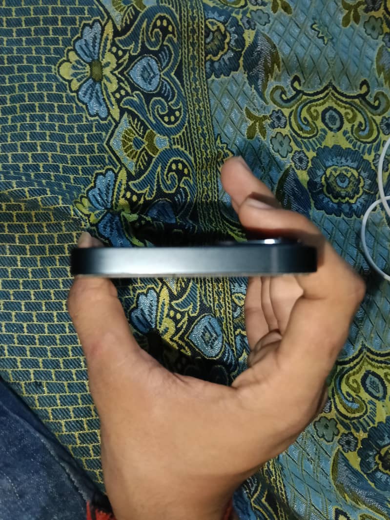 Apple iPhone 13 2