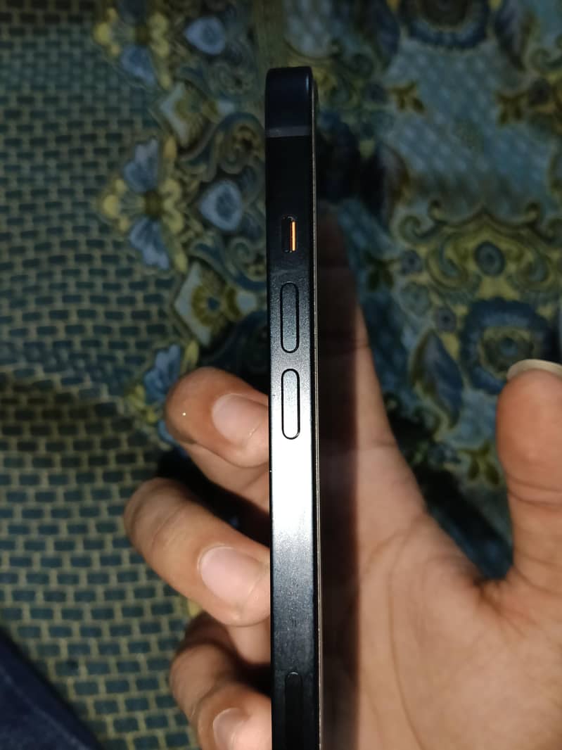 Apple iPhone 13 4