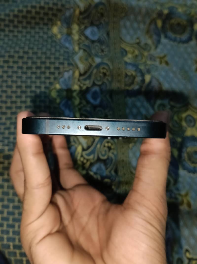 Apple iPhone 13 5