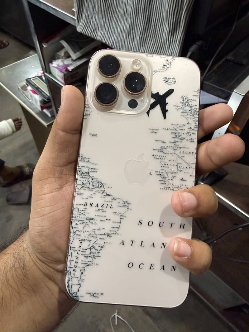 Apple iPhone 16 Pro Max 3