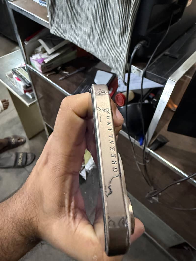 Apple iPhone 16 Pro Max 5