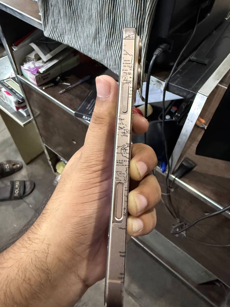 Apple iPhone 16 Pro Max 7