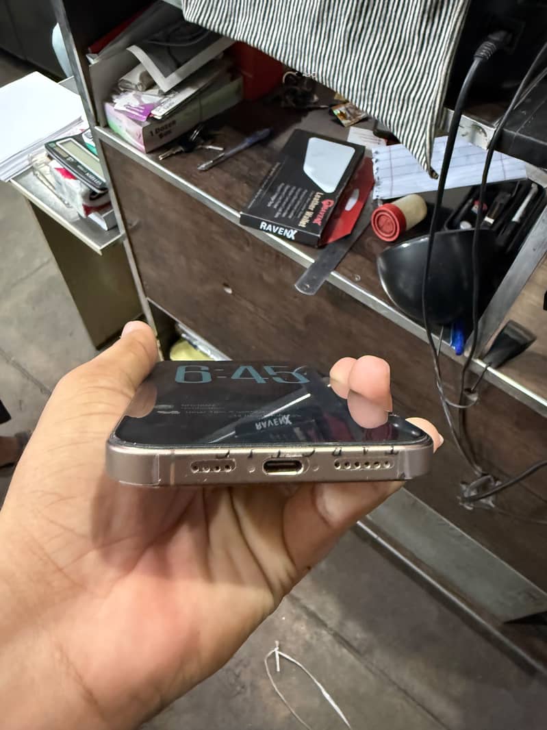 Apple iPhone 16 Pro Max 8
