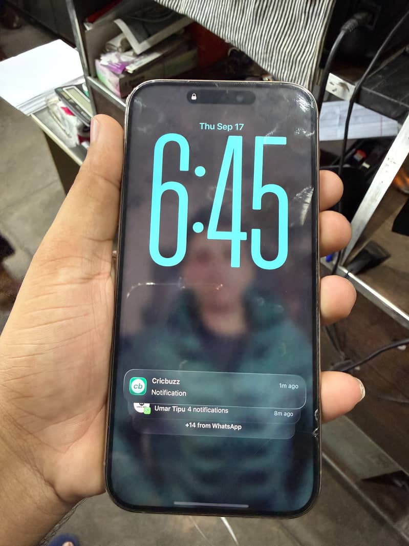 Apple iPhone 16 Pro Max 9