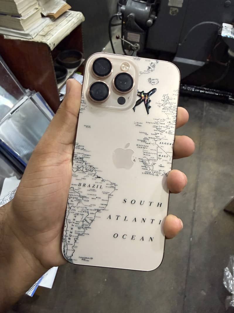 Apple iPhone 16 Pro Max 10