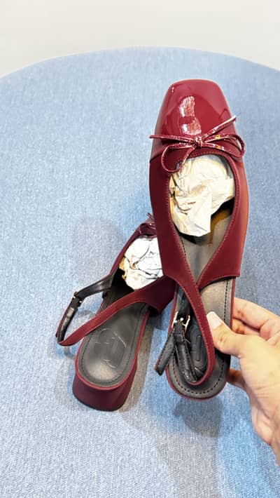 Selling brand new burgundy heels