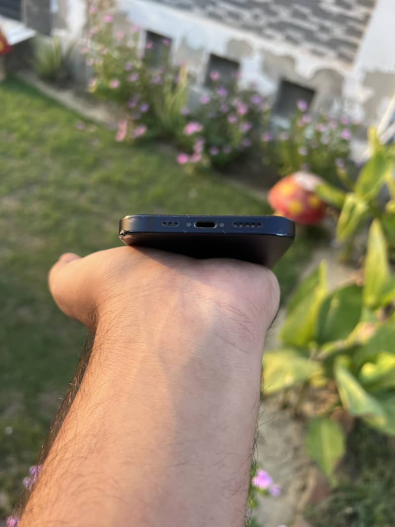 Apple iPhone 12 4
