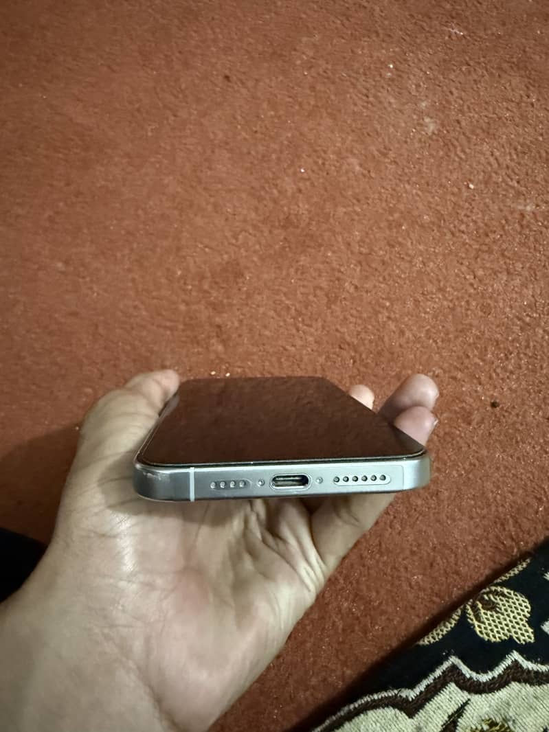 Apple iPhone 15 Pro Max 0