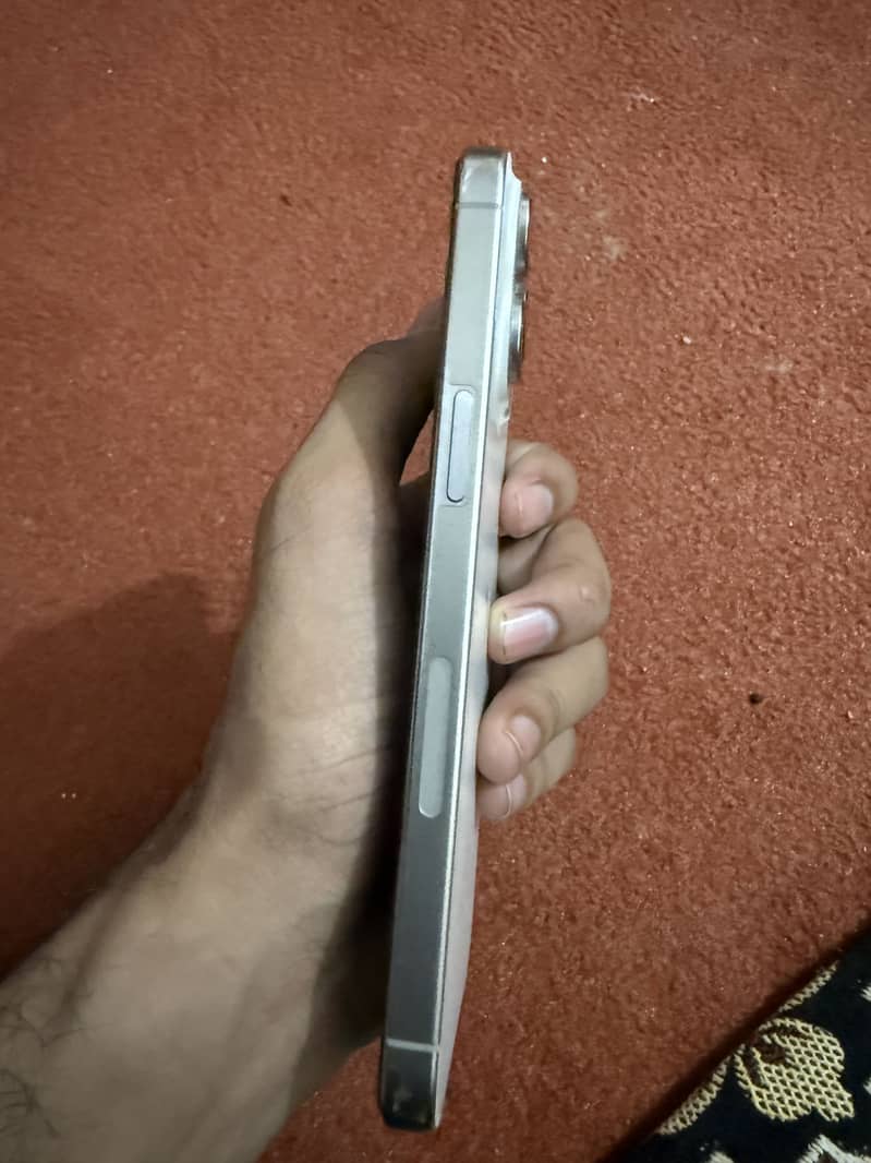Apple iPhone 15 Pro Max 2