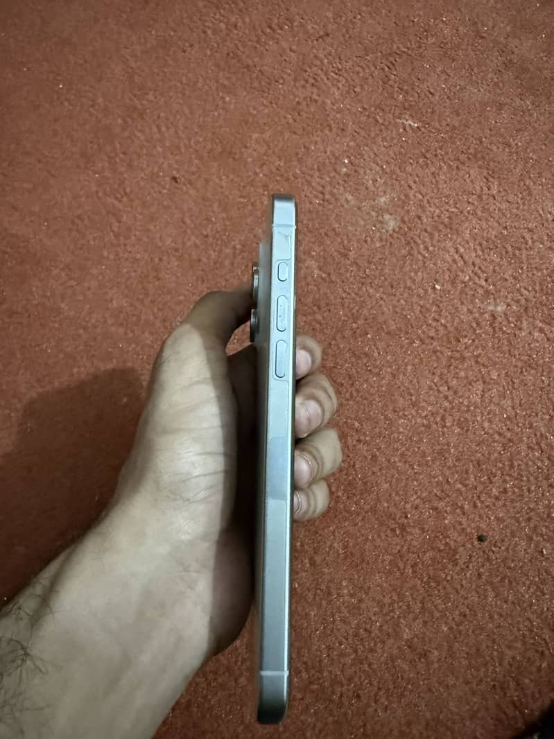 Apple iPhone 15 Pro Max 3